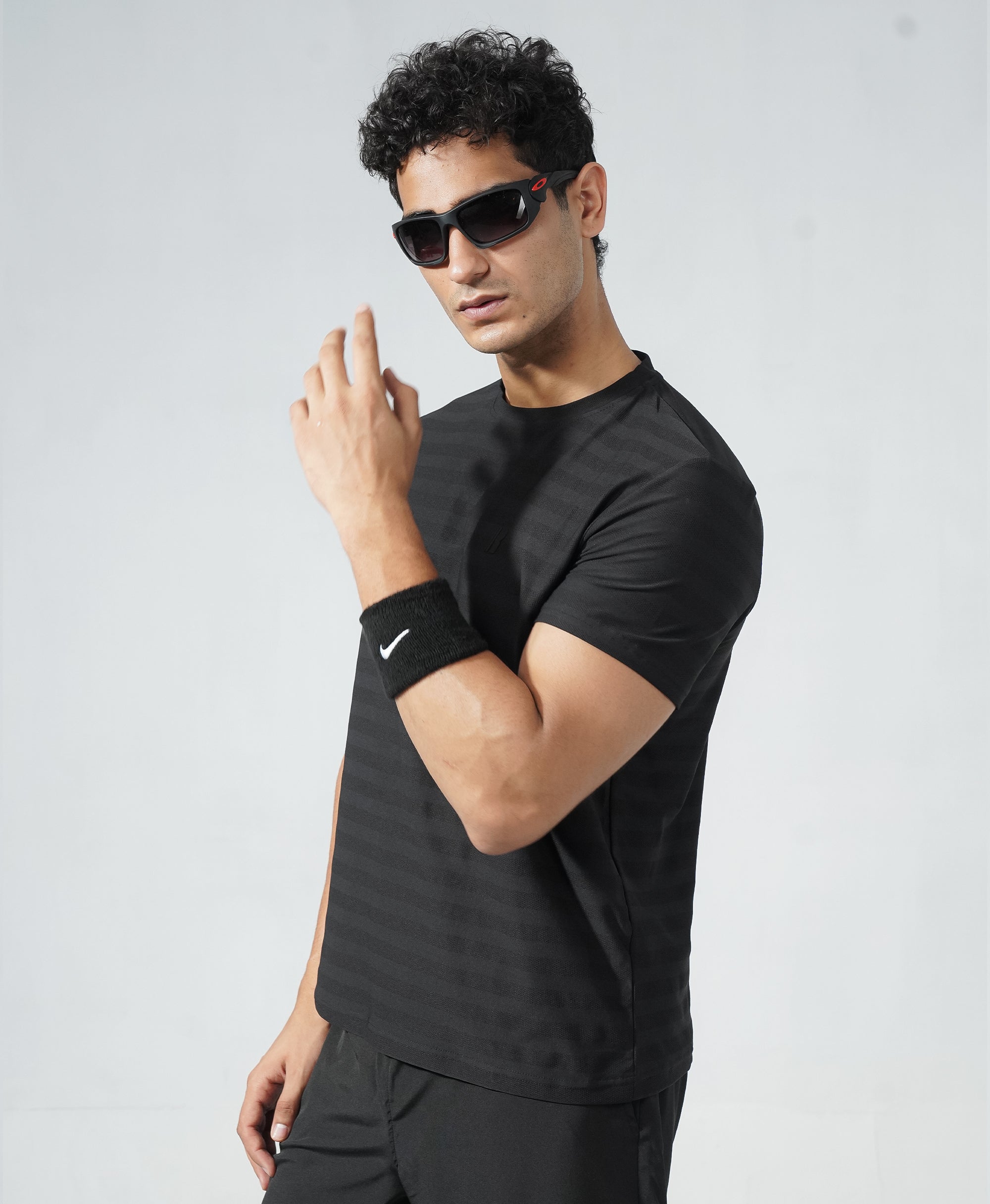 Windrunner Tee - True Black