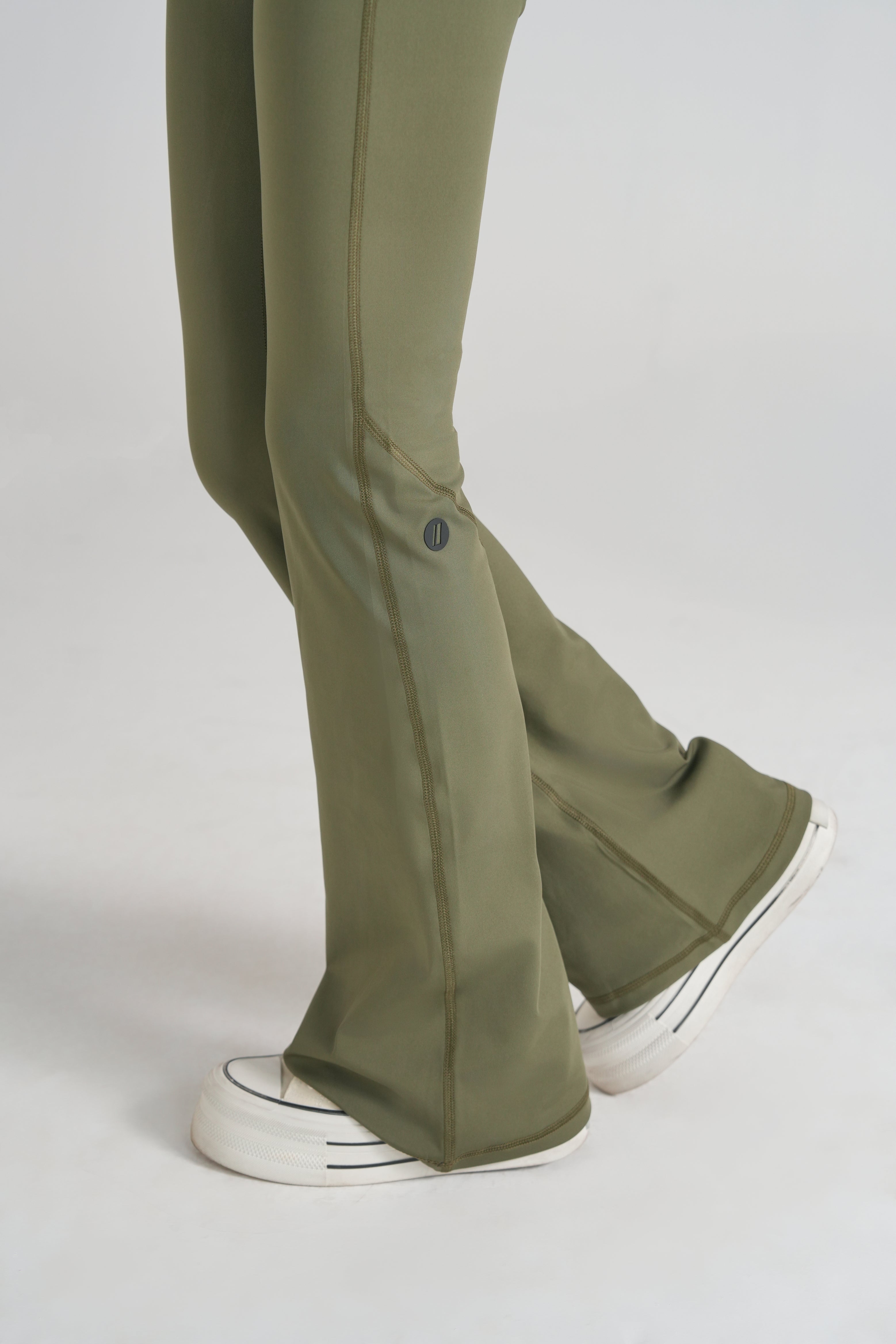 Soft Sculpt Flare Legging - Deep Olive
