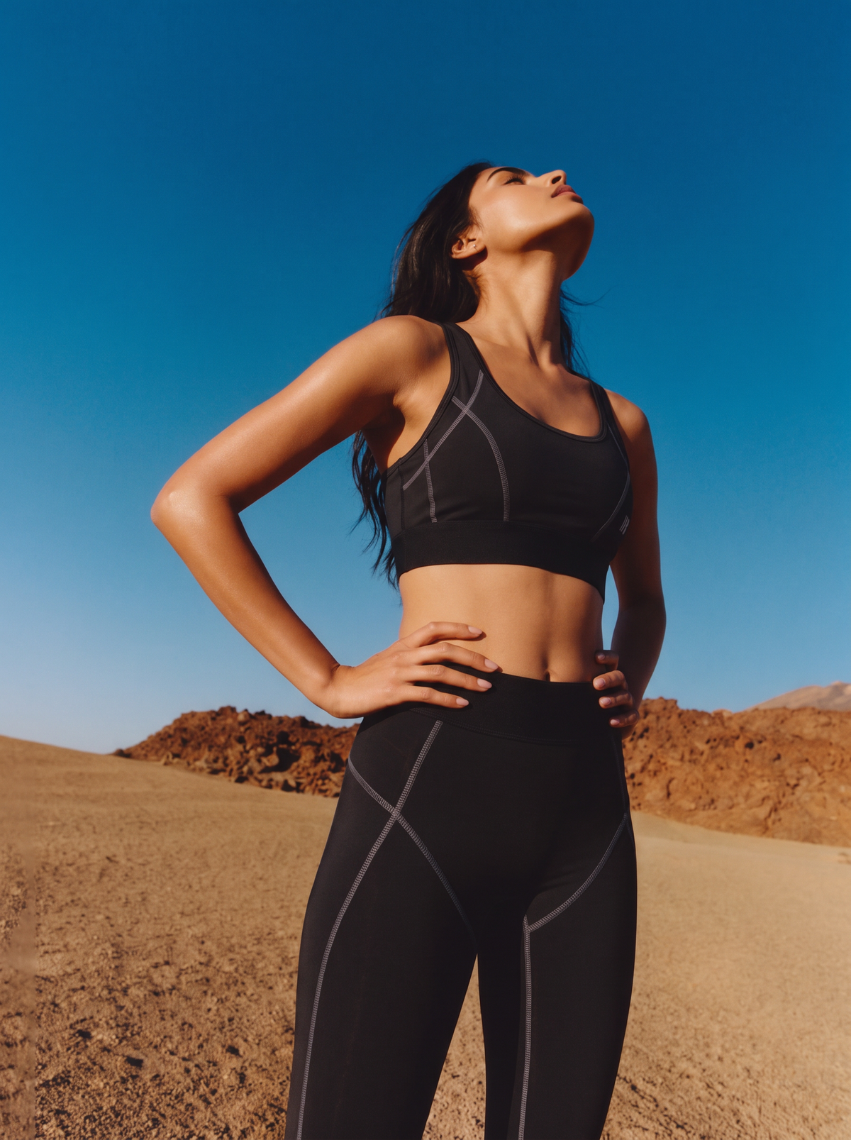 Rawan Outline Bra in Jet Black / Anthracite - Women's Sports Bra
