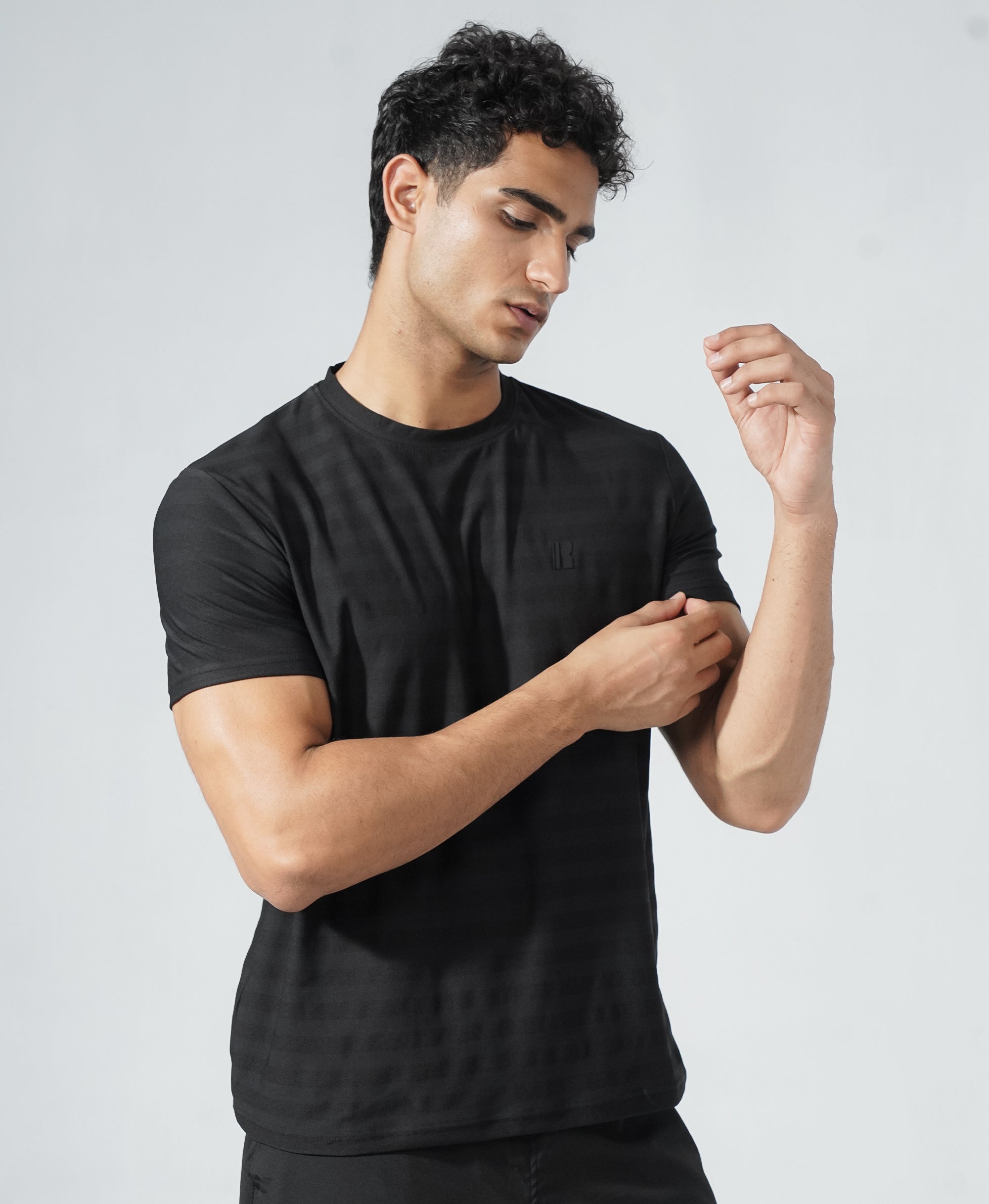Windrunner Tee - True Black