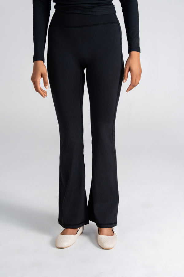 Soft Sculpt Flare Legging - Jet Black